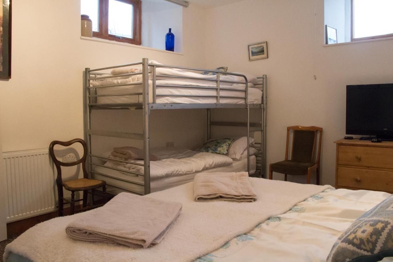 James John Hamilton House And Backpacker Hostel フィッシュガード エクステリア 写真